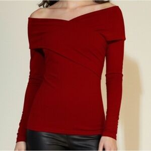 Aritzia Babaton Sz M ‘Phil’ Off Shoulder Asymmetrical Sweater RED